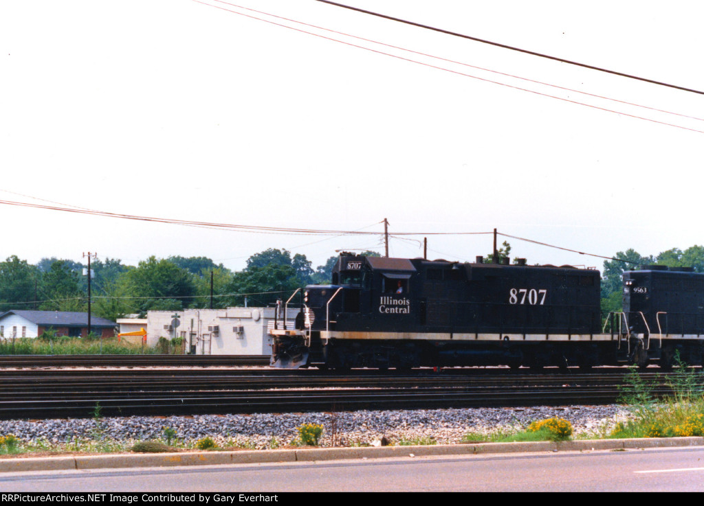 IC GP11 #8707 - Illinois Central